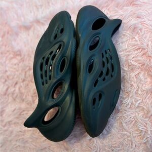 Yeezy Foam RNR (Runner) Onyx - Size US 11